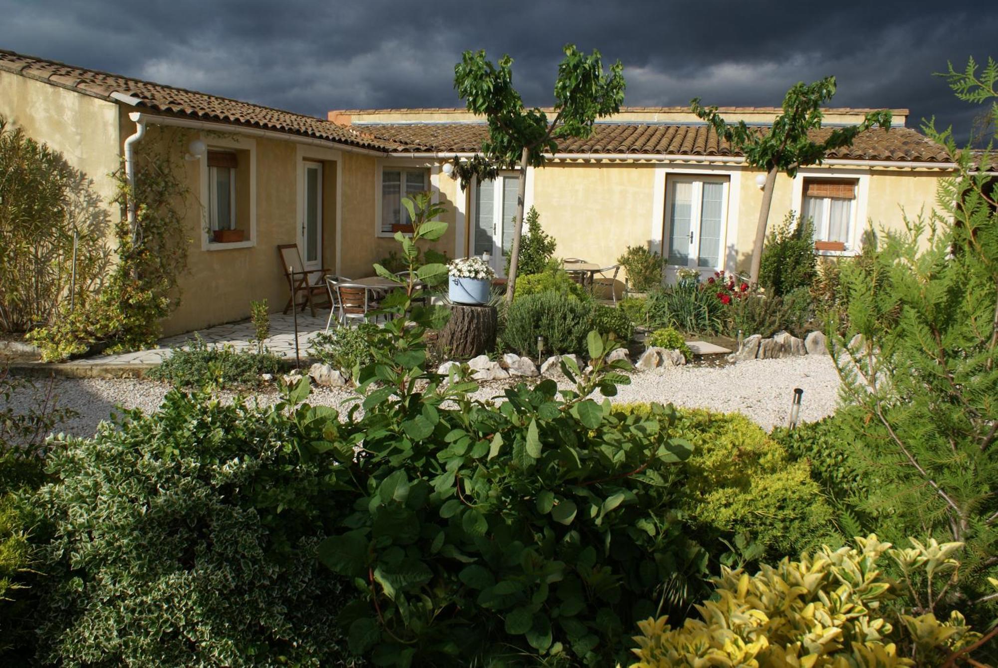 Les Romarins Bed & Breakfast Crestet Exterior photo