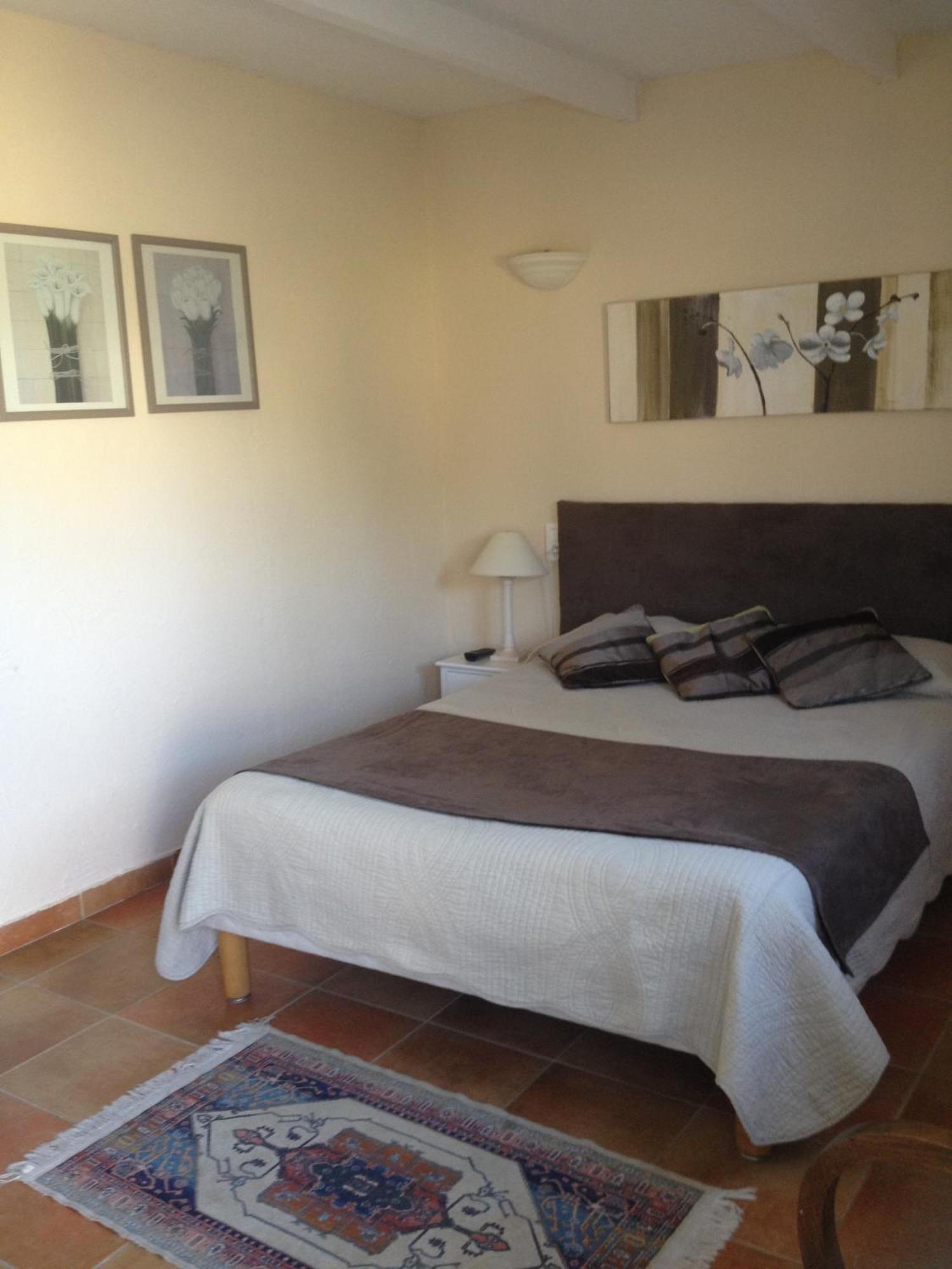 Les Romarins Bed & Breakfast Crestet Room photo