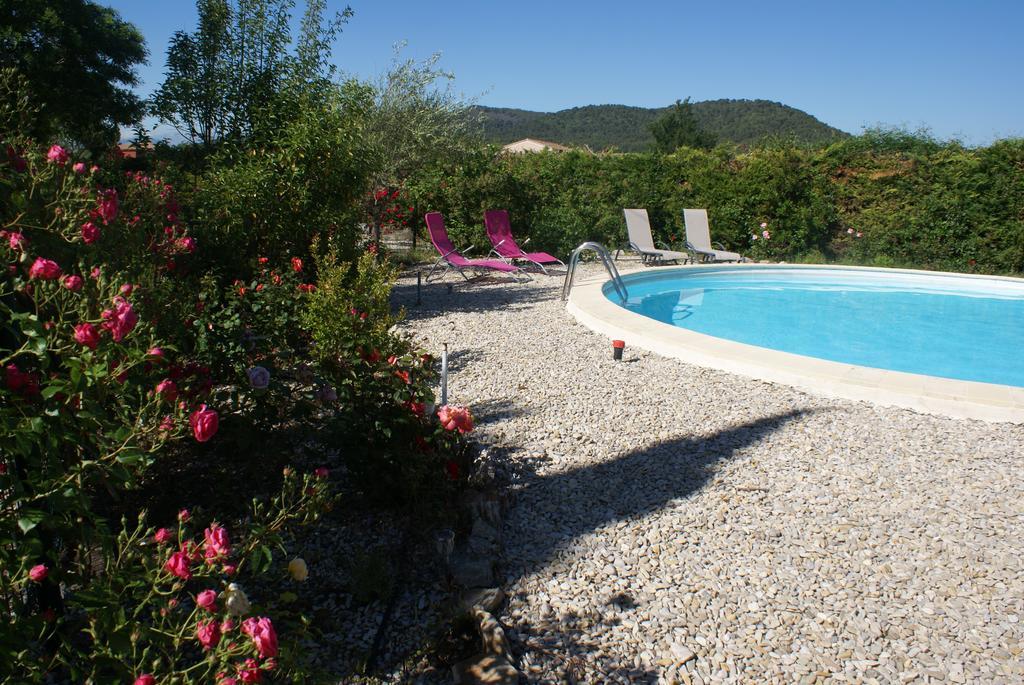 Les Romarins Bed & Breakfast Crestet Exterior photo