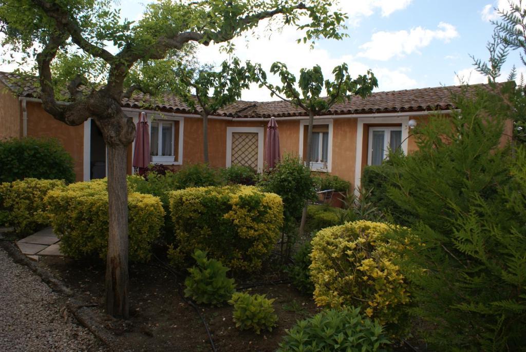 Les Romarins Bed & Breakfast Crestet Exterior photo